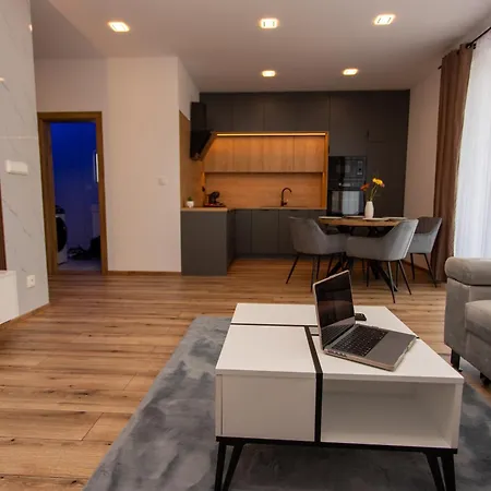 1-bedroom Lux With Balcony & Underground Parking Garage Apartman *