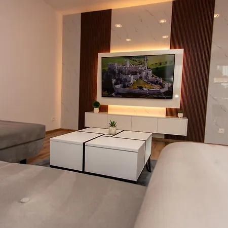 1-bedroom Lux With Balcony & Underground Parking Garage Apartman