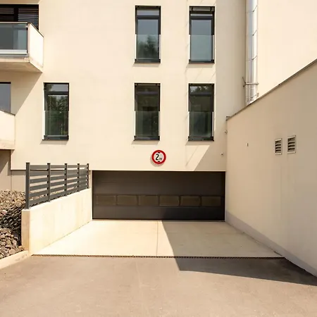 1-bedroom Lux With Balcony & Underground Parking Garage *