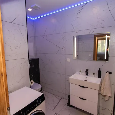 דירה 1-bedroom Lux With Balcony & Underground Parking Garage *