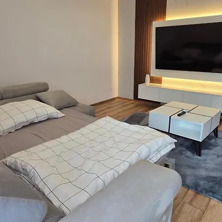 1-bedroom Lux With Balcony & Underground Parking Garage *