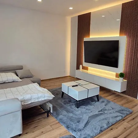 1-bedroom Lux With Balcony & Underground Parking Garage *