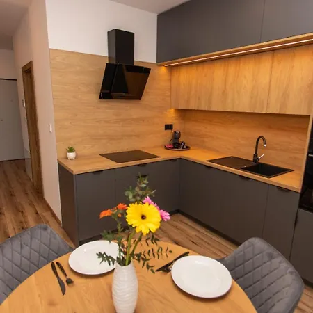 1-bedroom Lux With Balcony & Underground Parking Garage Апартаменты