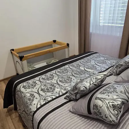 Apartman 1-bedroom Lux With Balcony & Underground Parking Garage *