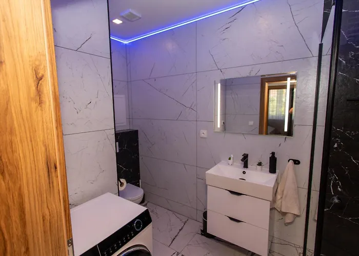 Lejlighed 1-bedroom Lux With Balcony & Underground Parking Garage *