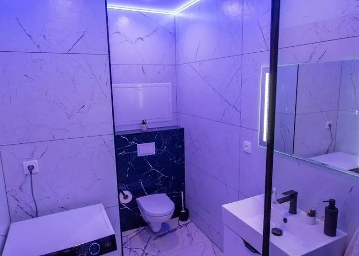 1-bedroom Lux With Balcony & Underground Parking Garage Lejlighed